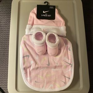 🆕 NIKE 3 Piece Set (Newborn To 6m)